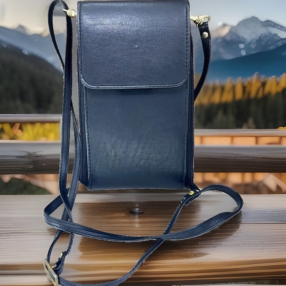 The Unbranded Brand Handbags - Crossbody Phone Wallet with Card Slots in Black 7.5x4.5" Travel Bag